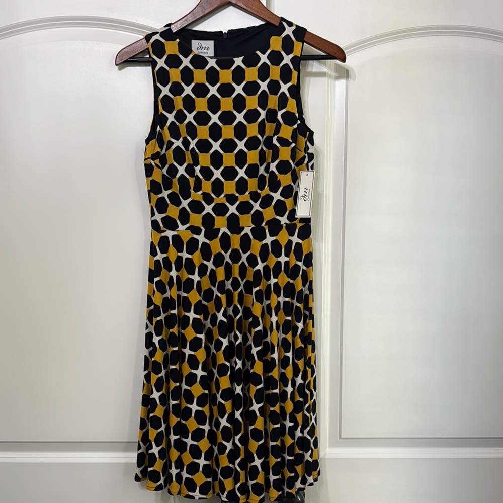 NWT’s. Donna Morgan Fit and Flare Sleeveless Midi Dress Size 2.